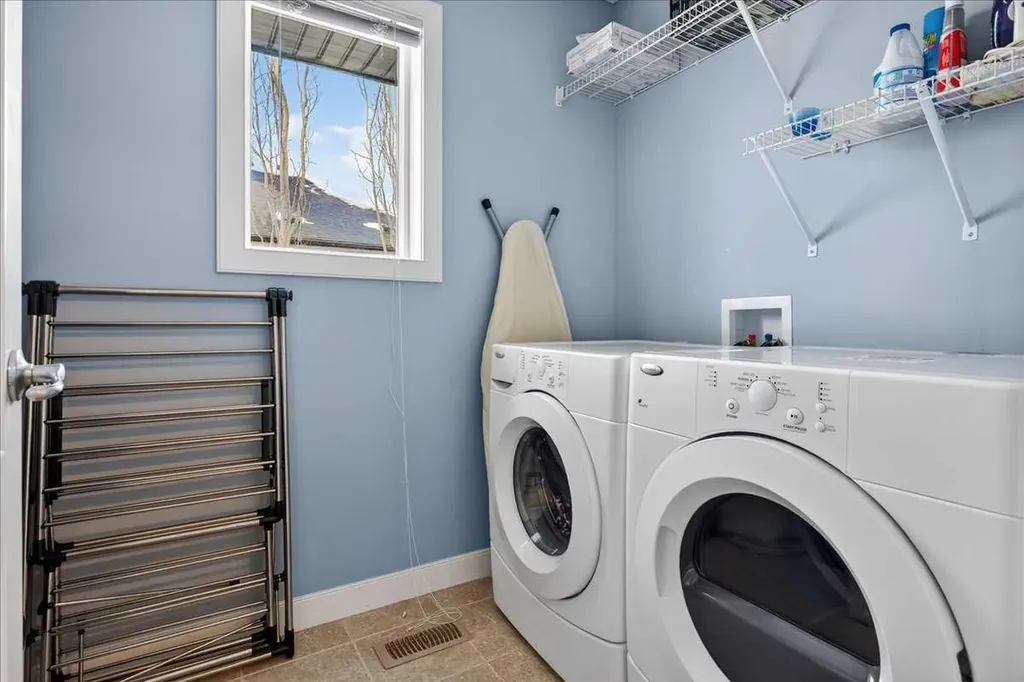 28 Evansview Manor NW Calgary AB T3P 0J7