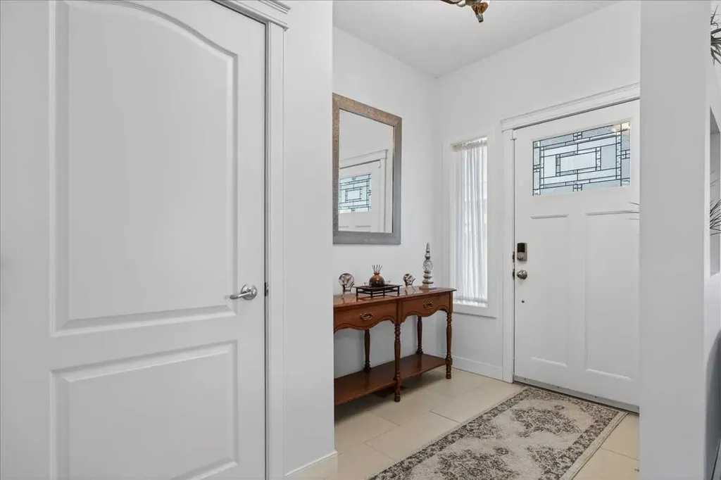 28 Evansview Manor NW Calgary AB T3P 0J7