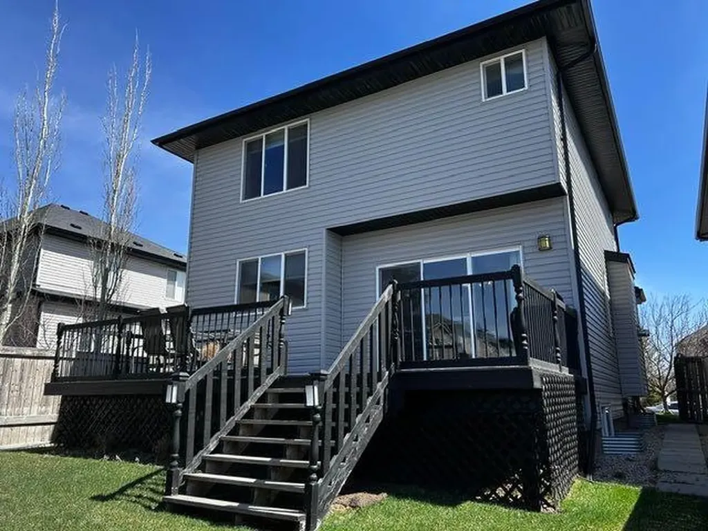 28 Evansview Manor NW Calgary AB T3P 0J7