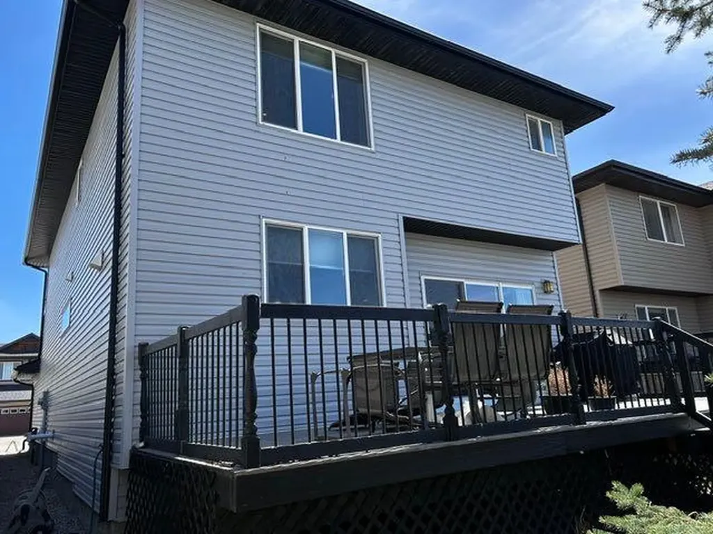 28 Evansview Manor NW Calgary AB T3P 0J7