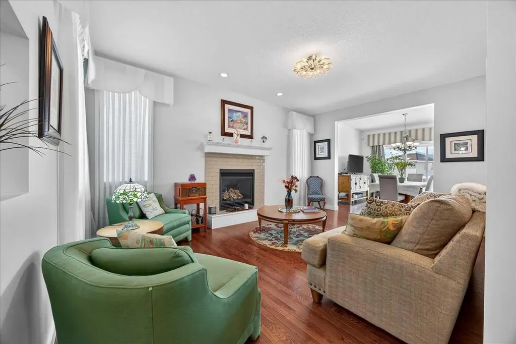 28 Evansview Manor NW Calgary AB T3P 0J7