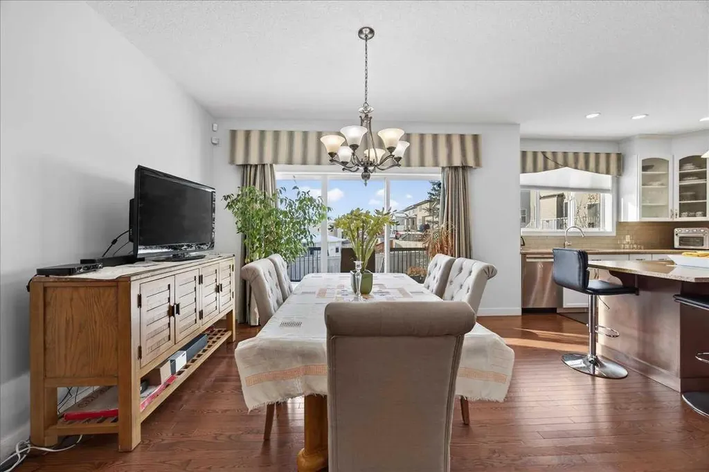28 Evansview Manor NW Calgary AB T3P 0J7