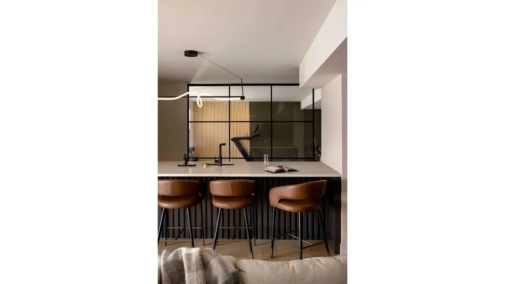 2631 63 Avenue SW Calgary AB T3E 5J6