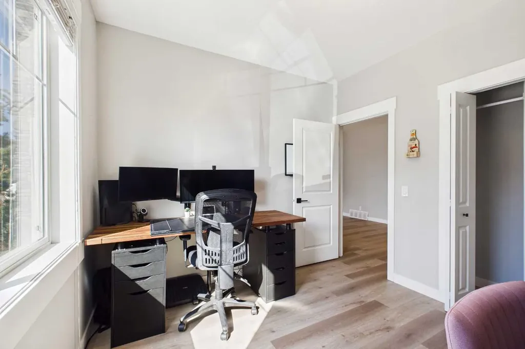 67 West Coach Manor SW Calgary AB T3H 1R7