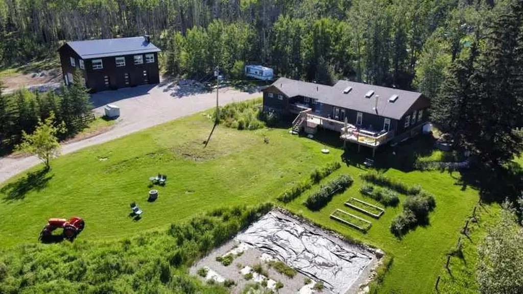 5441 Township Road 333 Rural Mountain View County AB T0M 1X0