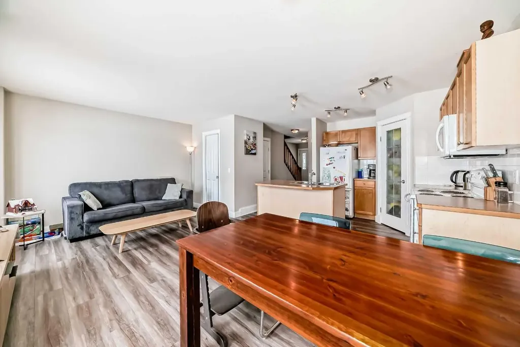 2002 22 Avenue Bowden AB T0M0K0