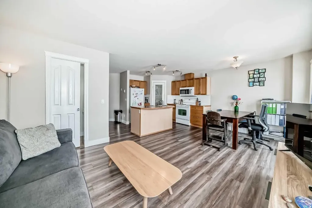 2002 22 Avenue Bowden AB T0M0K0