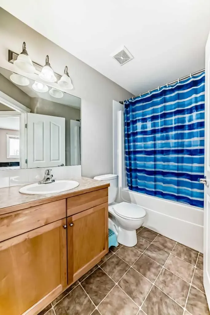 2002 22 Avenue Bowden AB T0M0K0