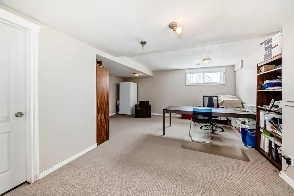 2002 22 Avenue Bowden AB T0M0K0