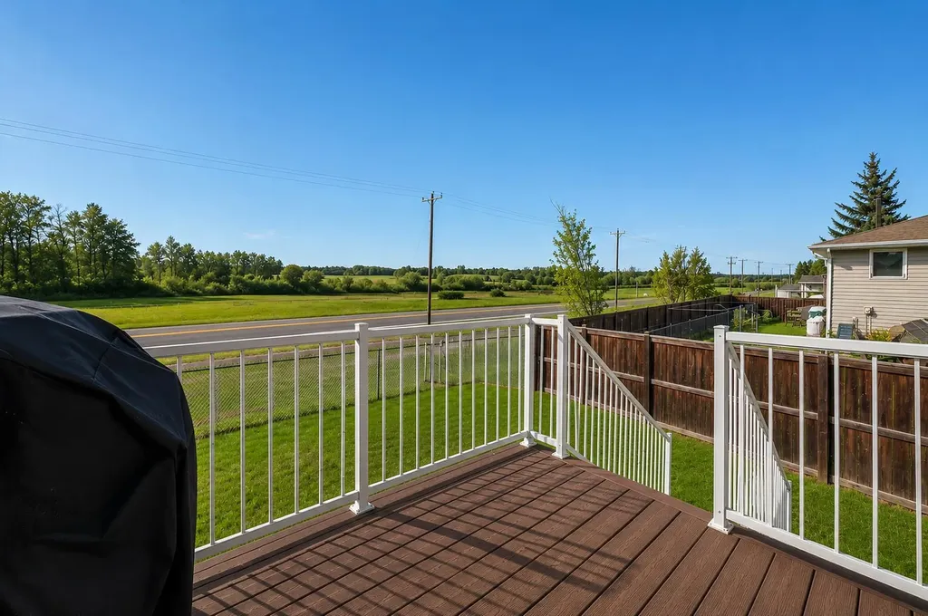 2002 22 Avenue Bowden AB T0M0K0