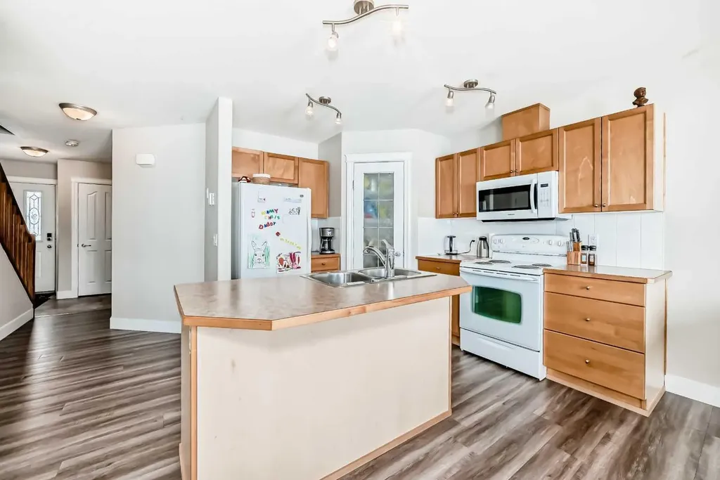 2002 22 Avenue Bowden AB T0M0K0