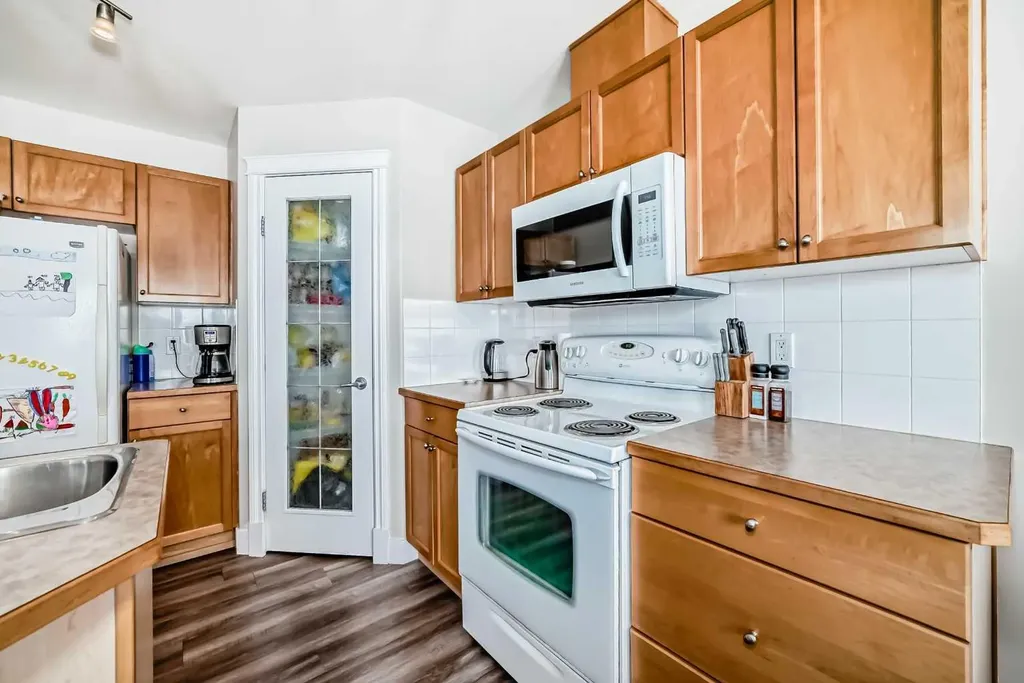 2002 22 Avenue Bowden AB T0M0K0