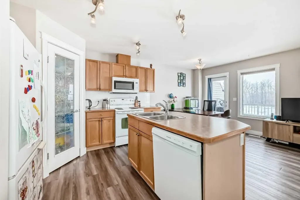 2002 22 Avenue Bowden AB T0M0K0