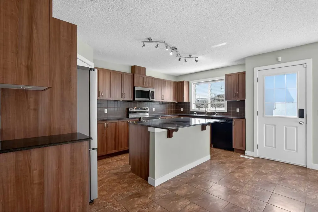 43 Sage Hill Way NW Calgary AB T3R 0G8
