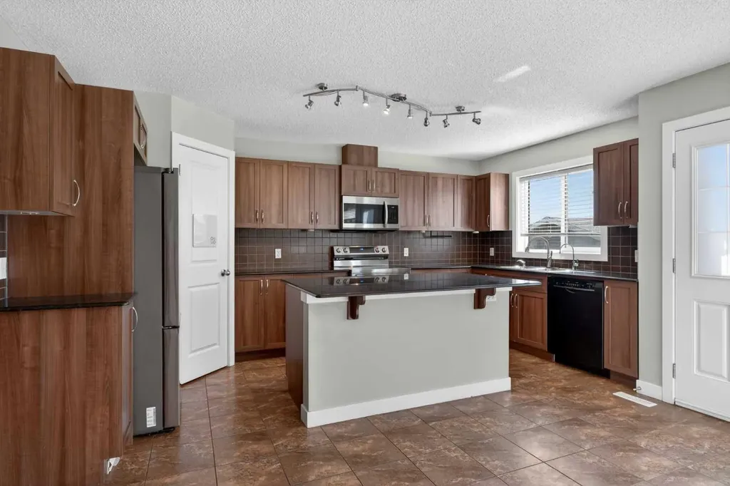 43 Sage Hill Way NW Calgary AB T3R 0G8