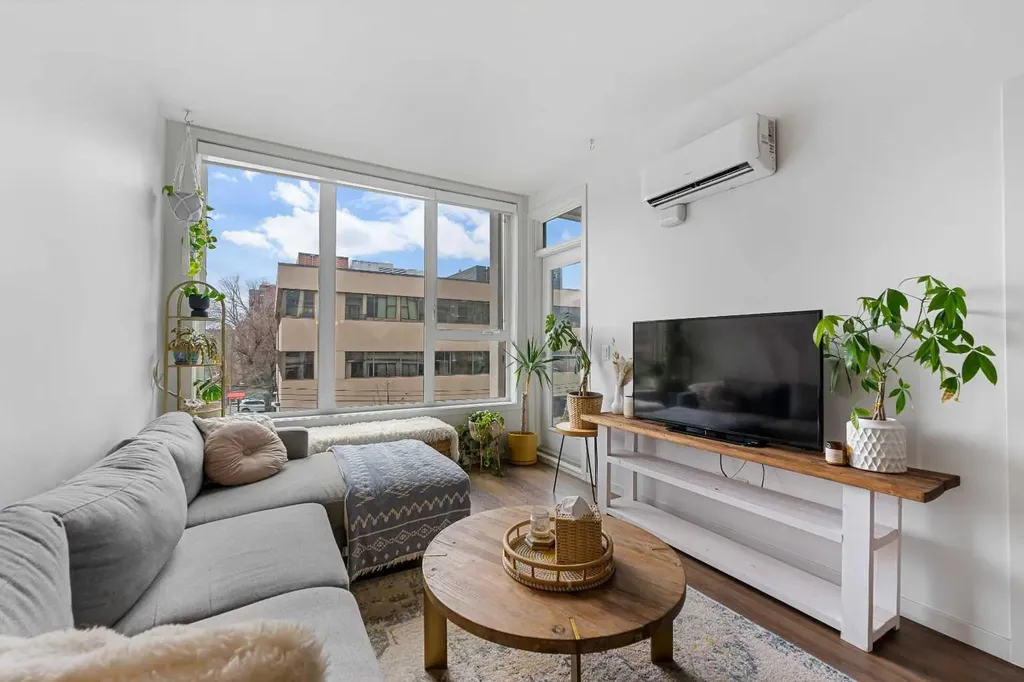 317 22 Avenue SW Calgary AB T2S 3H6