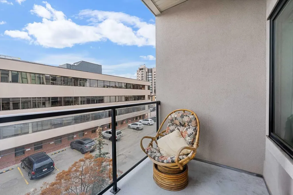 317 22 Avenue SW Calgary AB T2S 3H6
