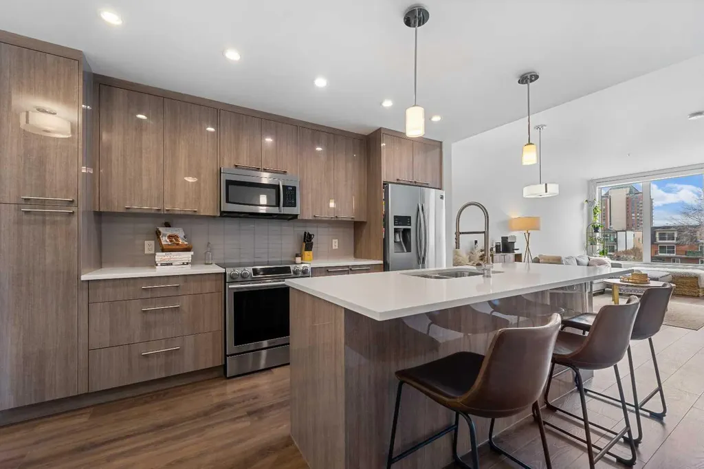 317 22 Avenue SW Calgary AB T2S 3H6