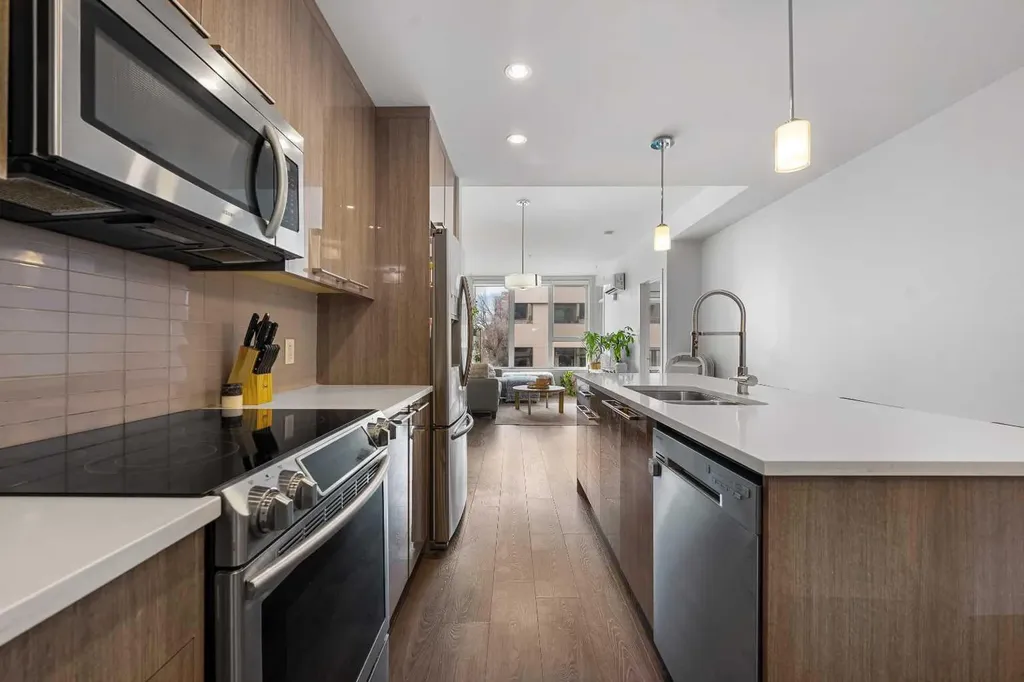 317 22 Avenue SW Calgary AB T2S 3H6