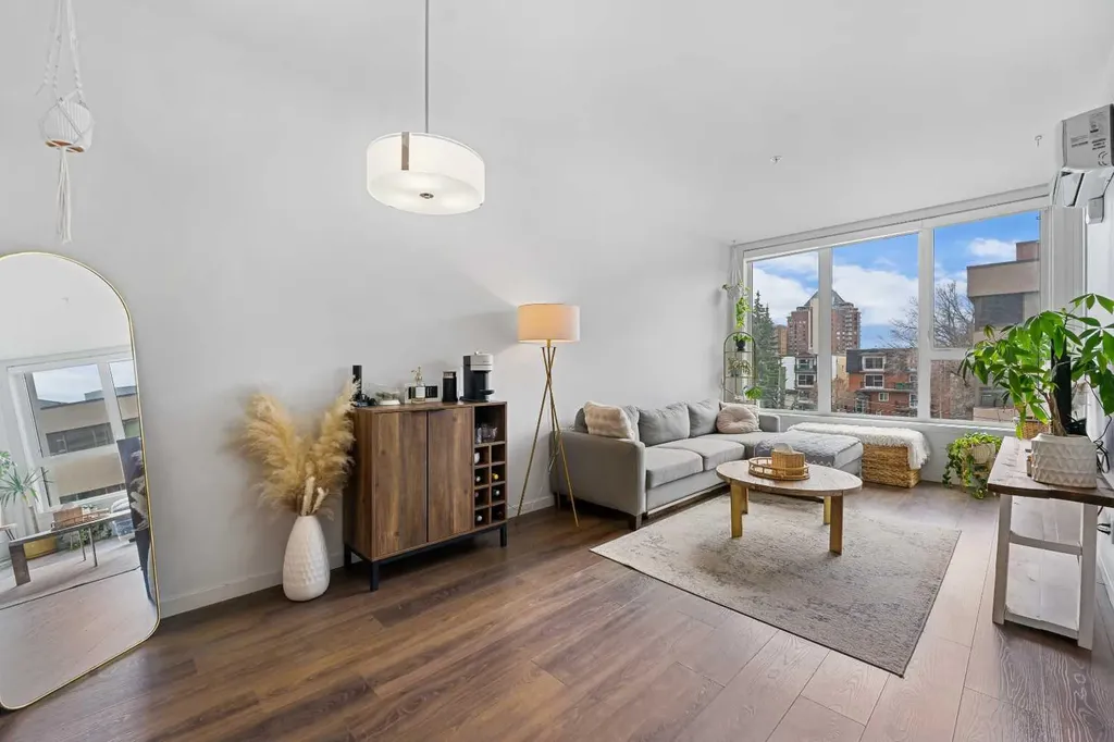 317 22 Avenue SW Calgary AB T2S 3H6