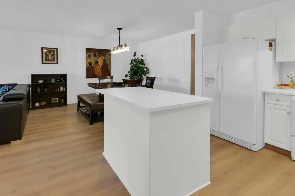 2212 Tuscarora Manor NW Calgary AB T3L 2J9