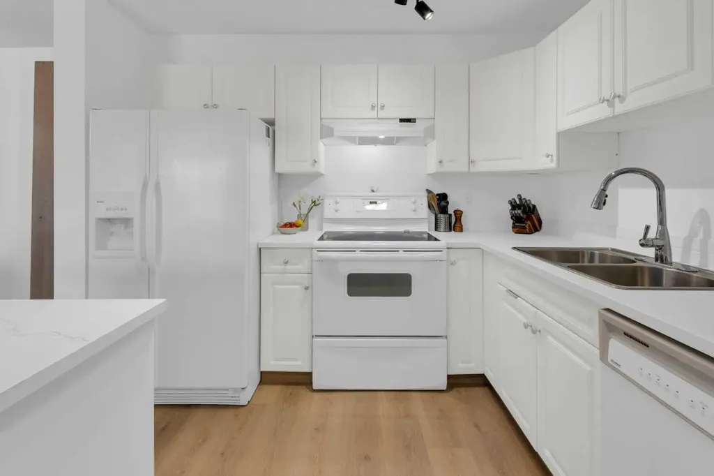 2212 Tuscarora Manor NW Calgary AB T3L 2J9
