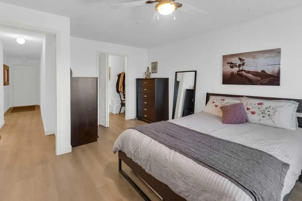2212 Tuscarora Manor NW Calgary AB T3L 2J9