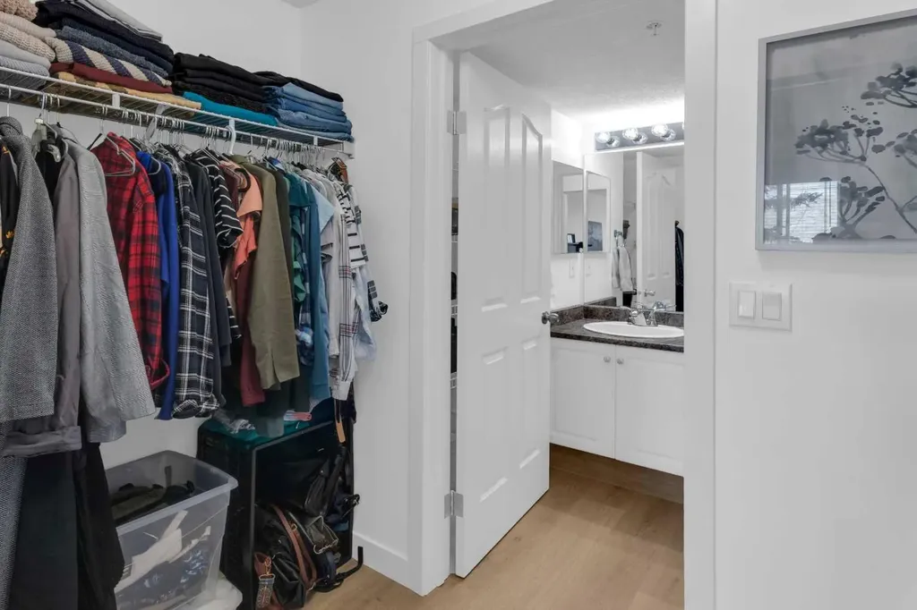 2212 Tuscarora Manor NW Calgary AB T3L 2J9