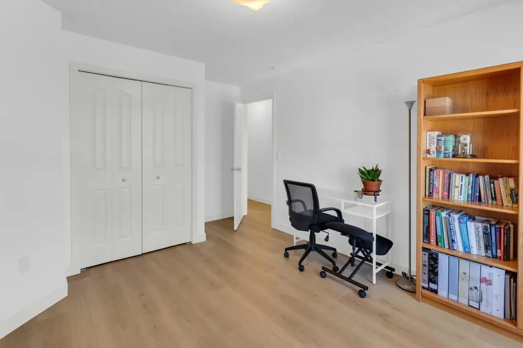 2212 Tuscarora Manor NW Calgary AB T3L 2J9