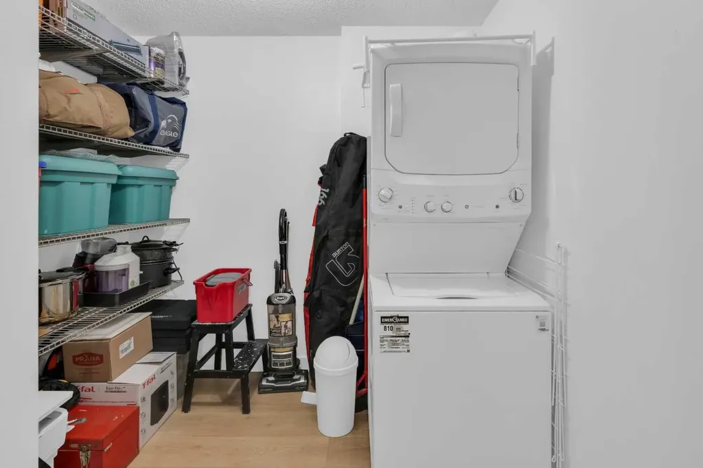 2212 Tuscarora Manor NW Calgary AB T3L 2J9