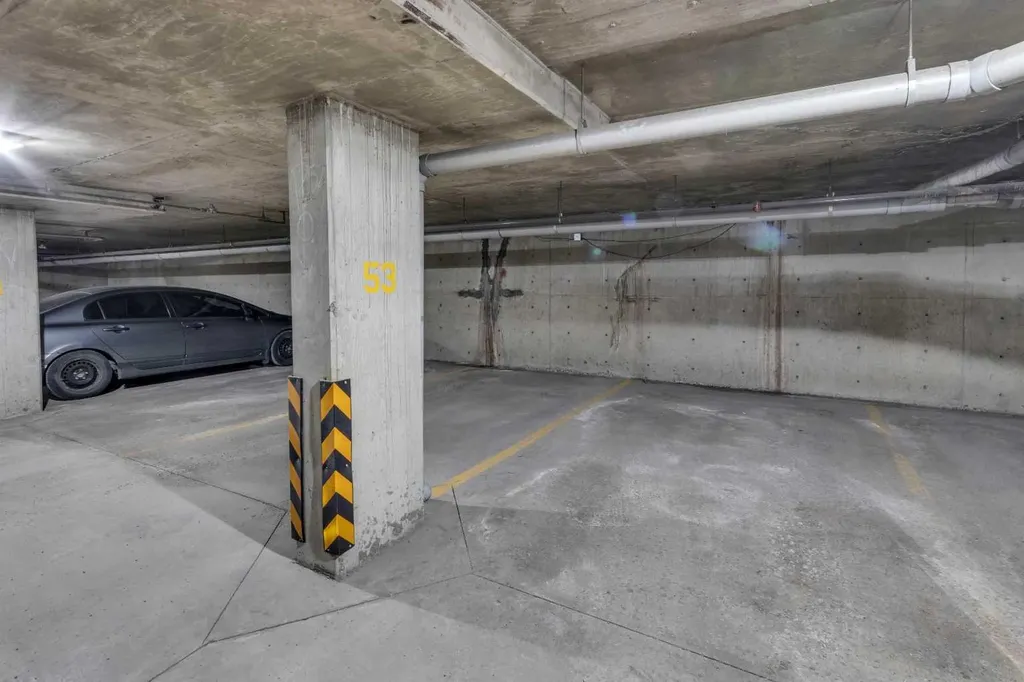 2212 Tuscarora Manor NW Calgary AB T3L 2J9