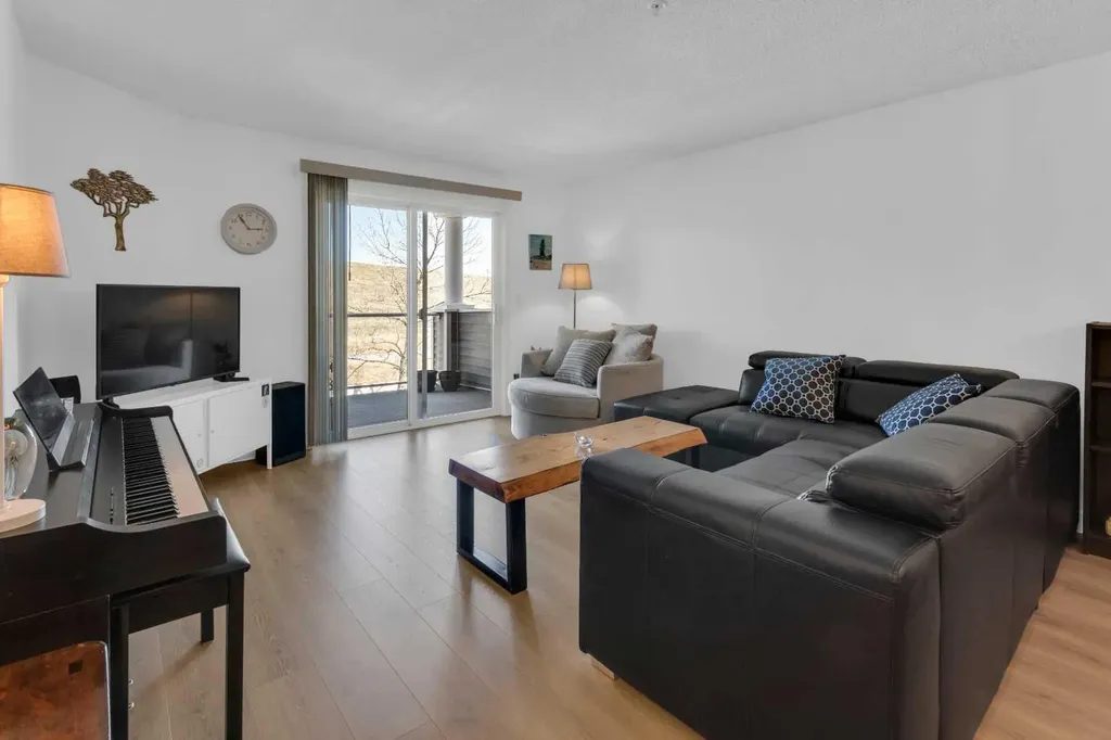 2212 Tuscarora Manor NW Calgary AB T3L 2J9