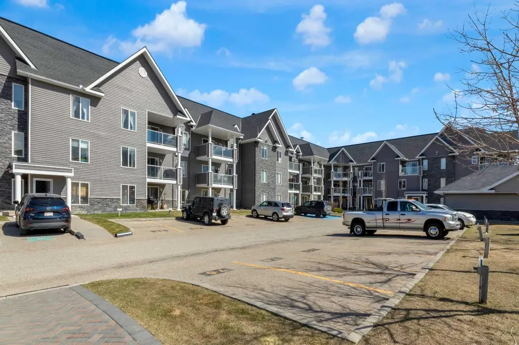 2212 Tuscarora Manor NW Calgary AB T3L 2J9
