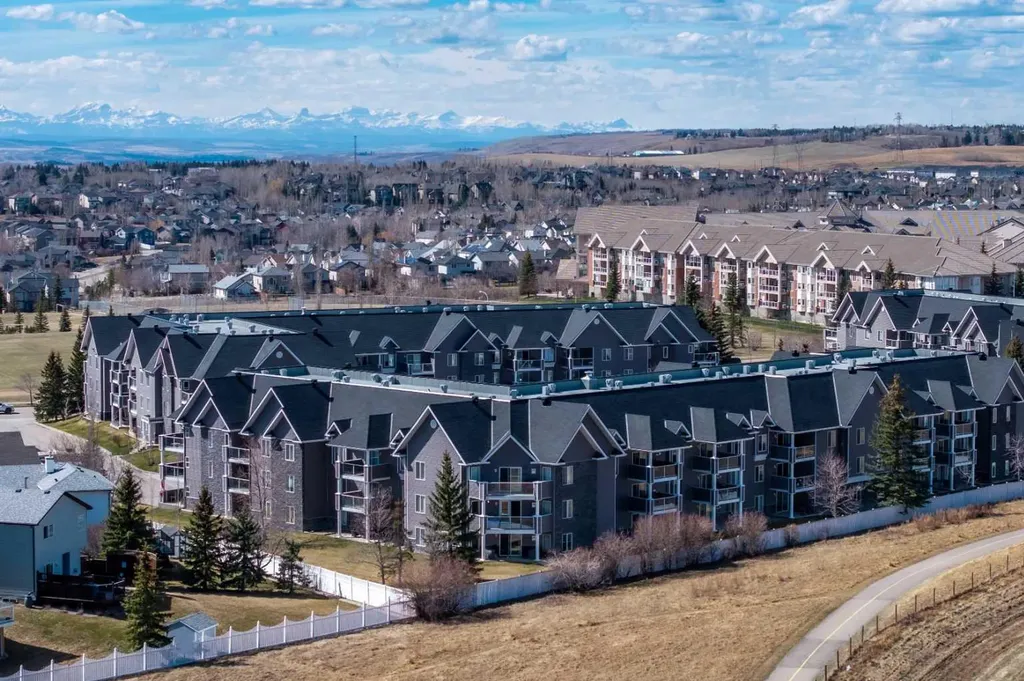 2212 Tuscarora Manor NW Calgary AB T3L 2J9