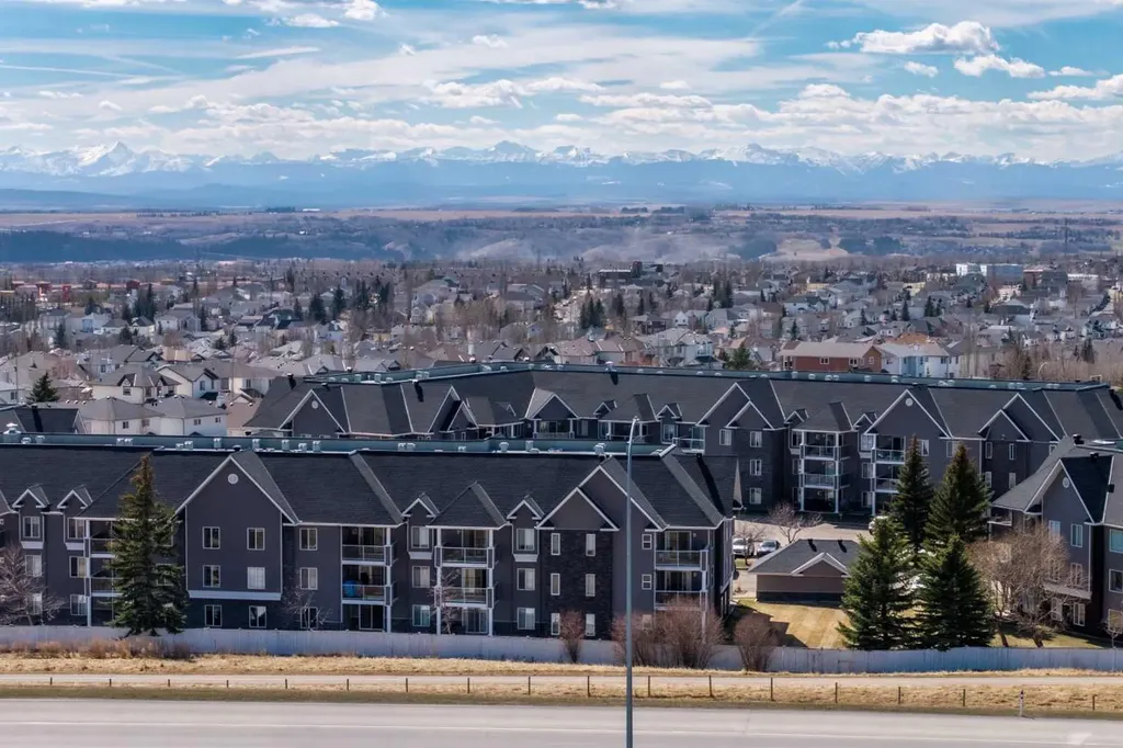 2212 Tuscarora Manor NW Calgary AB T3L 2J9