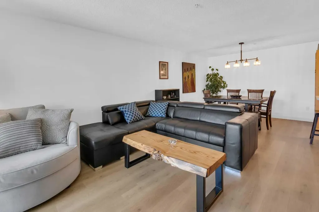 2212 Tuscarora Manor NW Calgary AB T3L 2J9