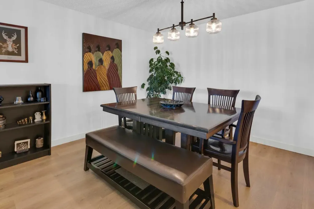 2212 Tuscarora Manor NW Calgary AB T3L 2J9