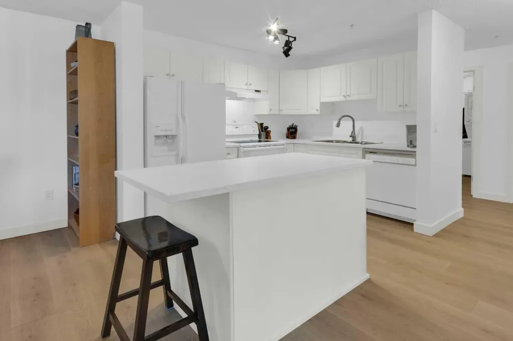 2212 Tuscarora Manor NW Calgary AB T3L 2J9
