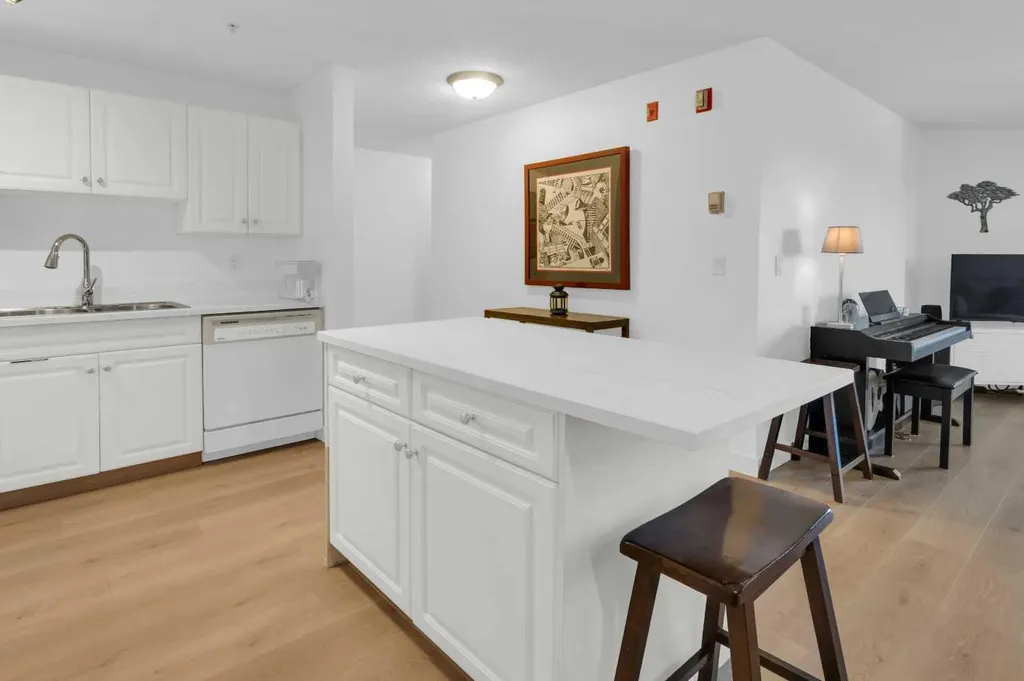 2212 Tuscarora Manor NW Calgary AB T3L 2J9