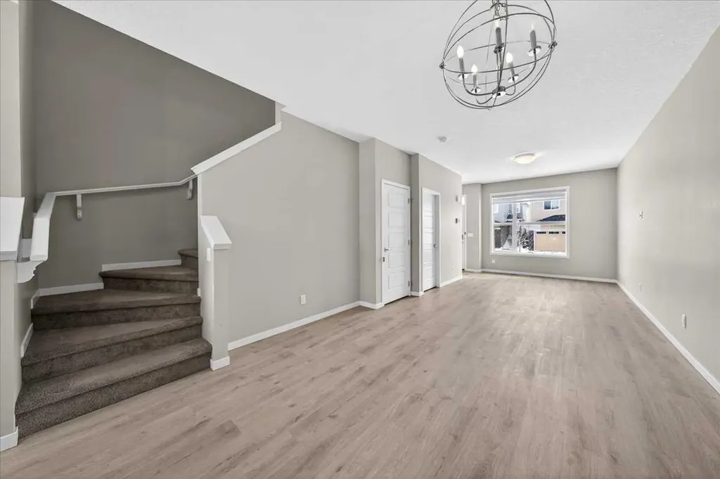 168 Corner Meadows Way NE Calgary AB T3N1Y4