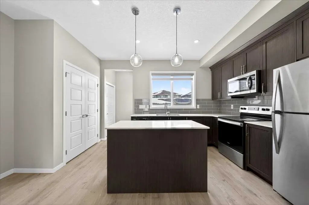 168 Corner Meadows Way NE Calgary AB T3N1Y4