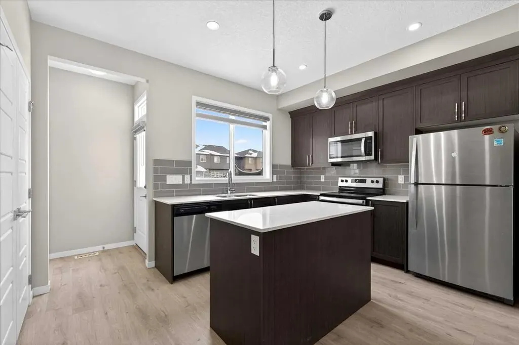 168 Corner Meadows Way NE Calgary AB T3N1Y4