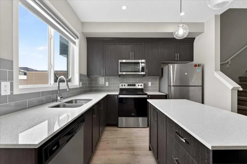 168 Corner Meadows Way NE Calgary AB T3N1Y4