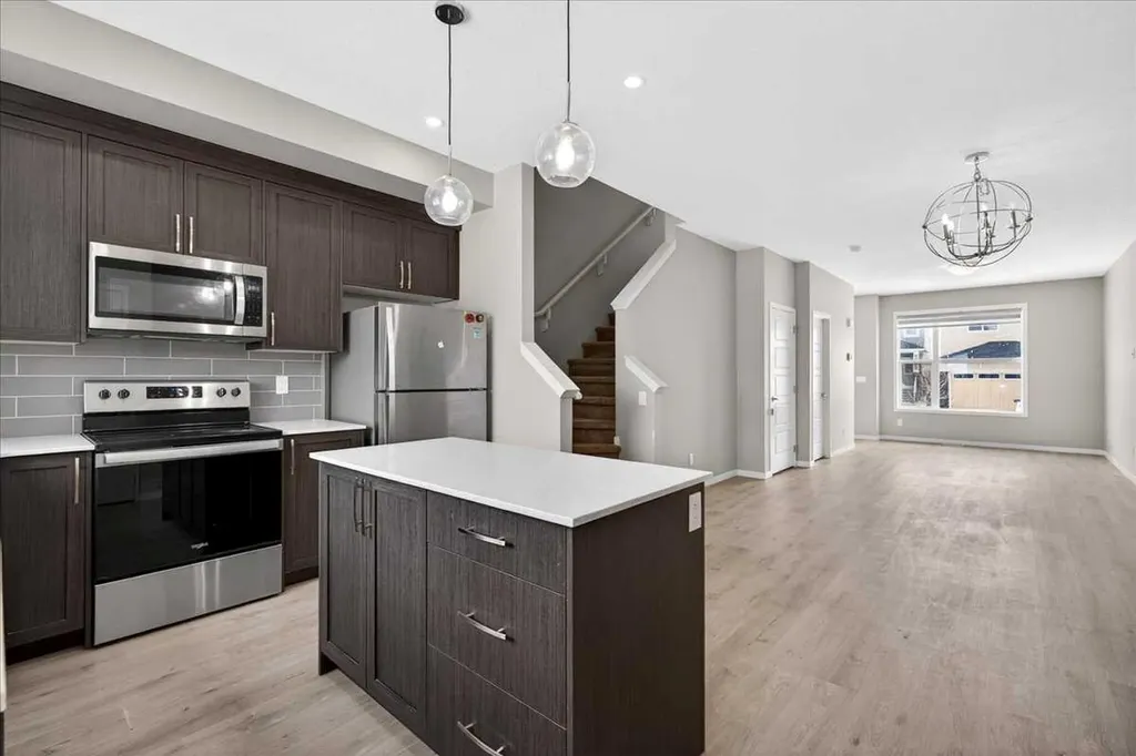 168 Corner Meadows Way NE Calgary AB T3N1Y4