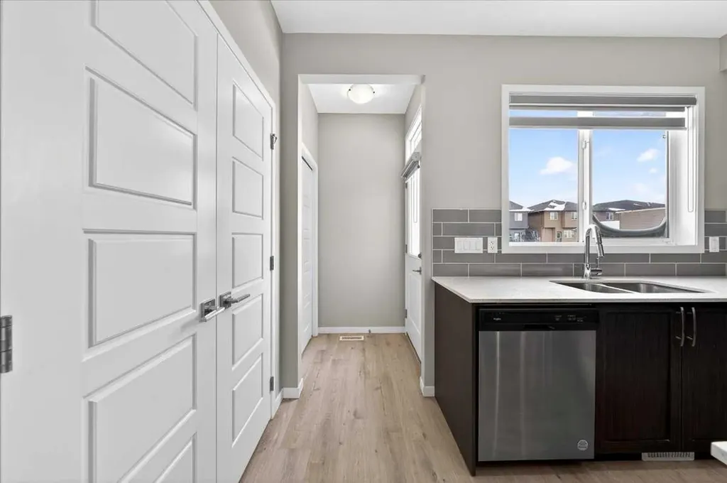 168 Corner Meadows Way NE Calgary AB T3N1Y4
