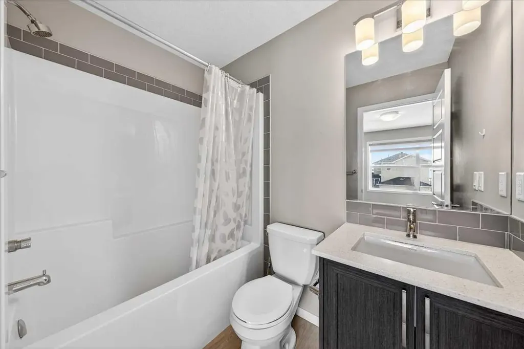 168 Corner Meadows Way NE Calgary AB T3N1Y4