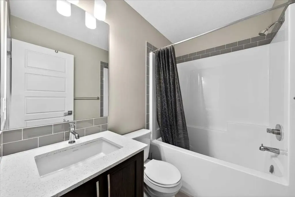 168 Corner Meadows Way NE Calgary AB T3N1Y4