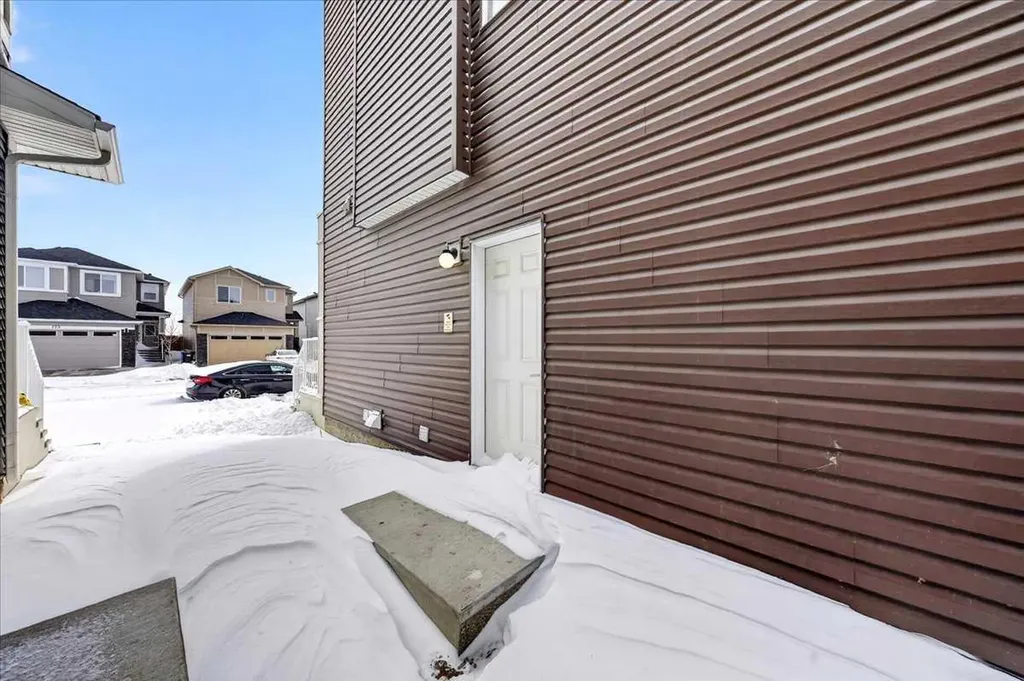 168 Corner Meadows Way NE Calgary AB T3N1Y4