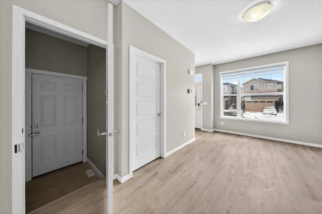 168 Corner Meadows Way NE Calgary AB T3N1Y4
