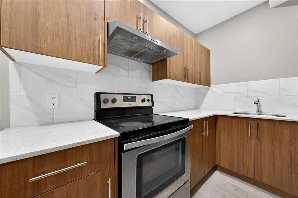 168 Corner Meadows Way NE Calgary AB T3N1Y4